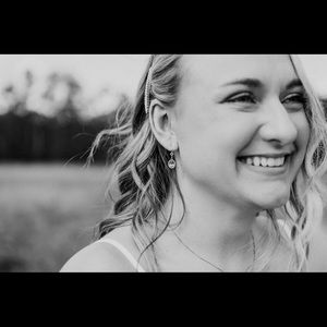 Meet your Posher, Elysia